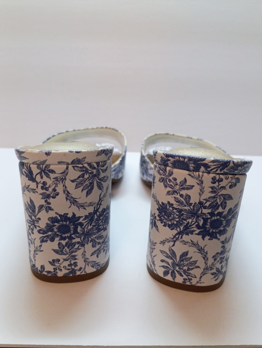 GBG Los Angeles Gravania-R Heel Sandals Blue White Floral Women's Size 8 NEW - Picture 3 of 5